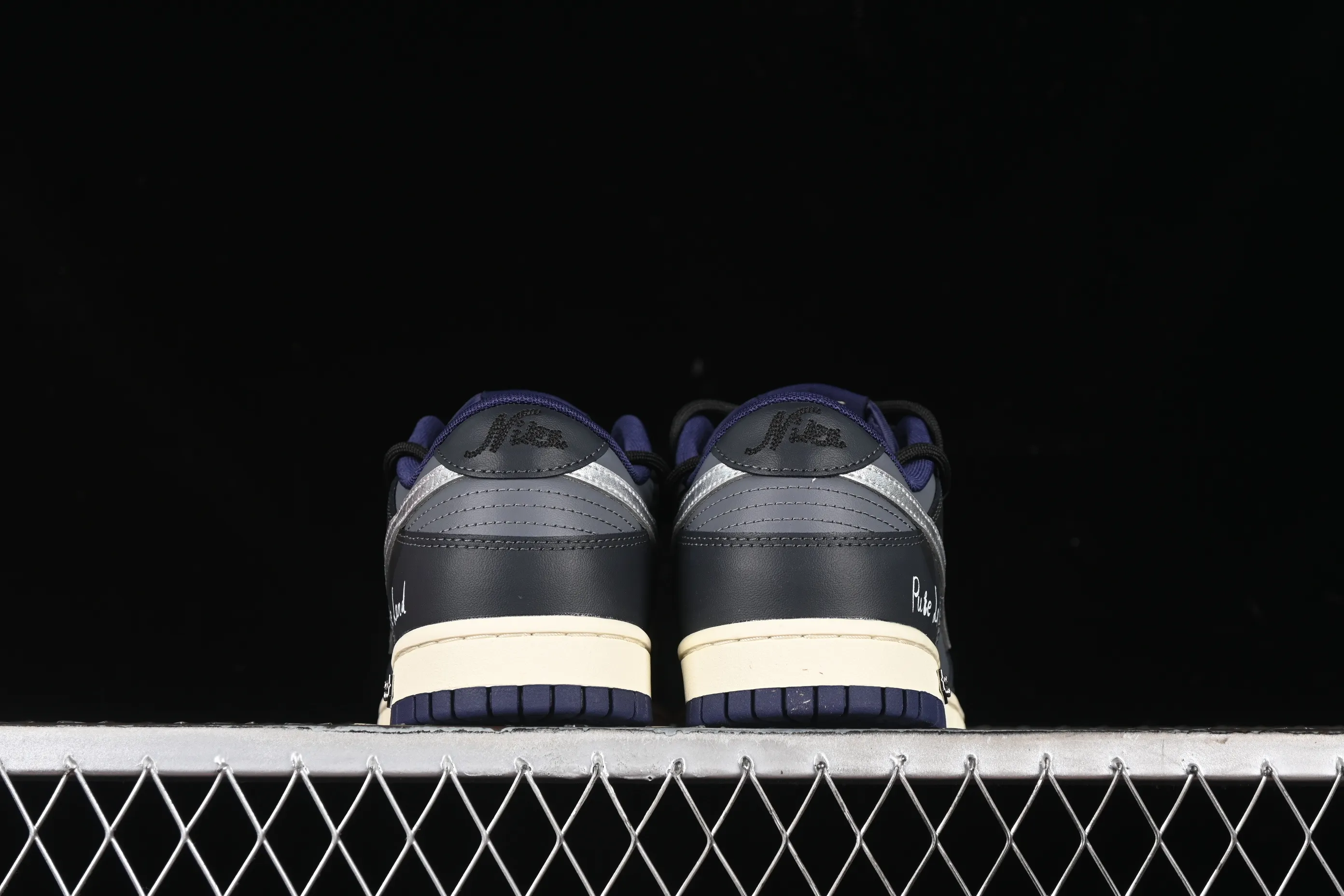 All Categories Nk SB Dunk Series Nk SB Dunk Low Low-top sneakers Nk Dunk Low Retro block Street retro Dark splash ink Leather cross SB low-top casual sneakers FV8106-181